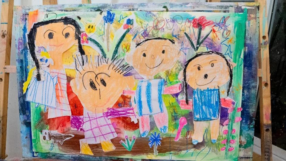 林宥嘉分享兒子酷比和女兒Pippi的全家福畫作。（圖／華研國際提供）