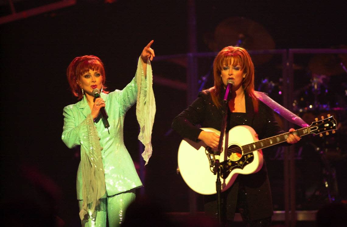 Naomi, left, and Wynonna Judd at Rupp Arena in 2000.