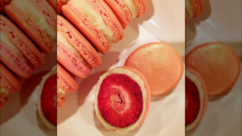 strawberry shortcake macarons