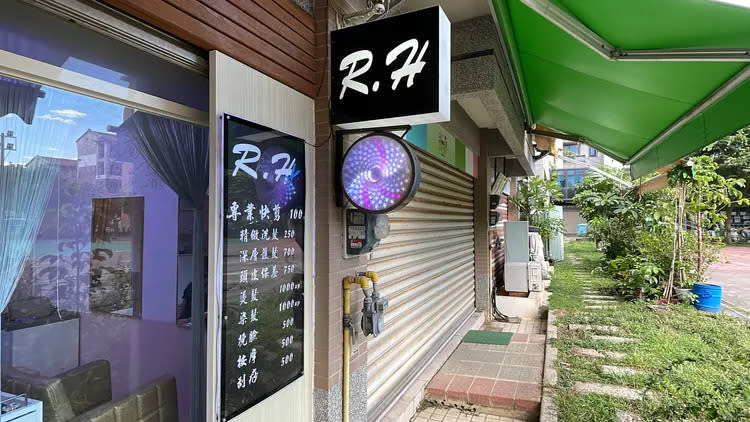 Ron的小店，隱身在新豐鄉巷弄中。黃羿馨攝