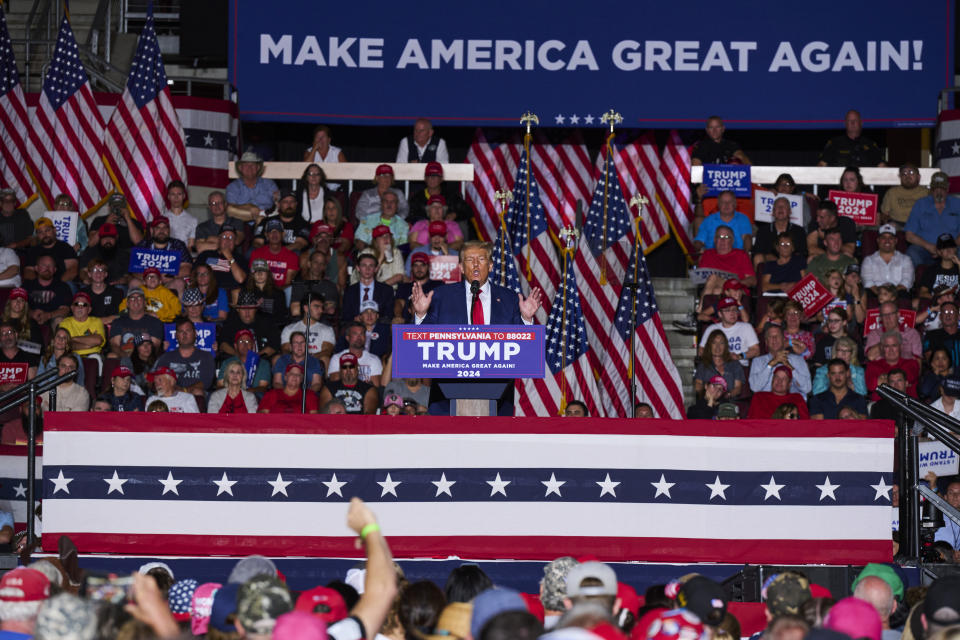 ERIE, PA – 29. JULI: Der ehemalige Präsident Donald J. Trump spricht am 29. Juli während einer „Make America Great Again“-Kundgebung in Erie, Pennsylvania, zu seinen Unterstützern. (Dustin Franz für die Washington Post über Getty Images)