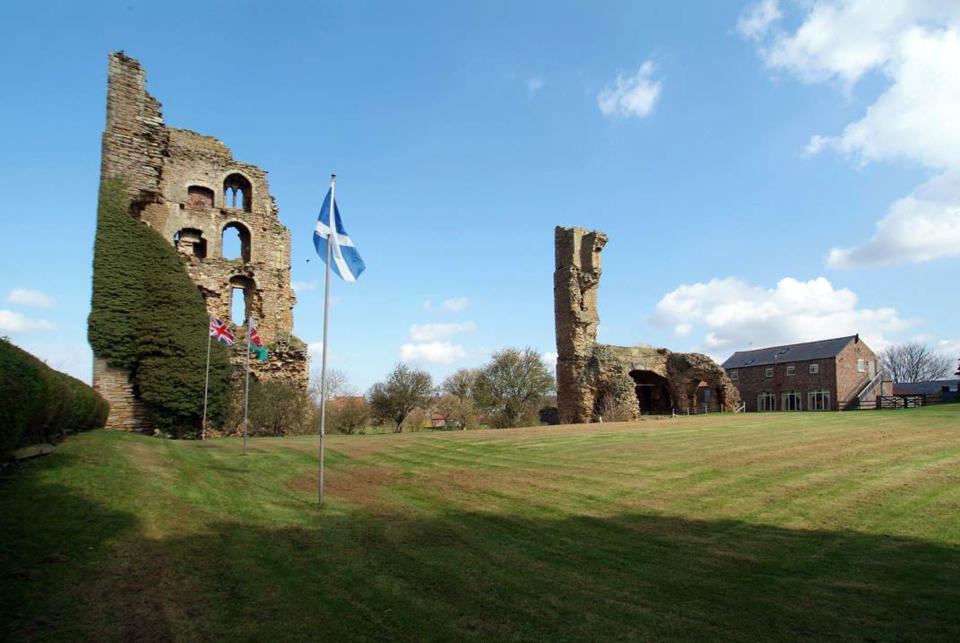 Historical estate goes on the market with castle ruins once the home of Richard III and Henry VIII