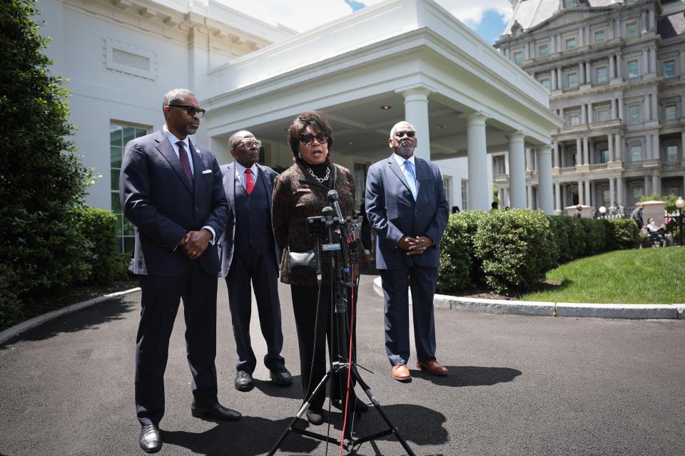 WASHINGTON, DC - MAY 16: Plaintiffs and family members of plaintiffs in the Brown v. Board of Education Supreme Court case Cheryl Brown Henderson (2nd R), John Stokes (2nd L) and Nathaniel Briggs (R) speaks outside the White House with NAACP President Derrick Johnson (L) after meeting with U.S. President Joe Biden on May 16, 2024 in Washington, DC. This week marks the 70th anniversary of the landmark case that ended the segregation of students based on race in the United States. (Photo by Win McNamee/Getty Images) ORG XMIT: 776147573 ORIG FILE ID: 2153263283