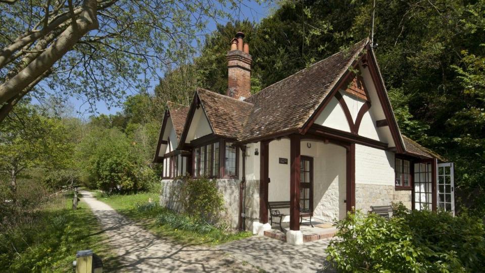 9) Ferry Cottage, Berkshire