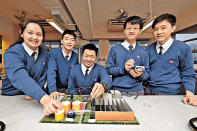 污水發電是大學水平的研究，共獲得四項大獎。（左至右）組員鍾曉榆、梁諾銘、李亦軒、翟文謙、陳灝雲。