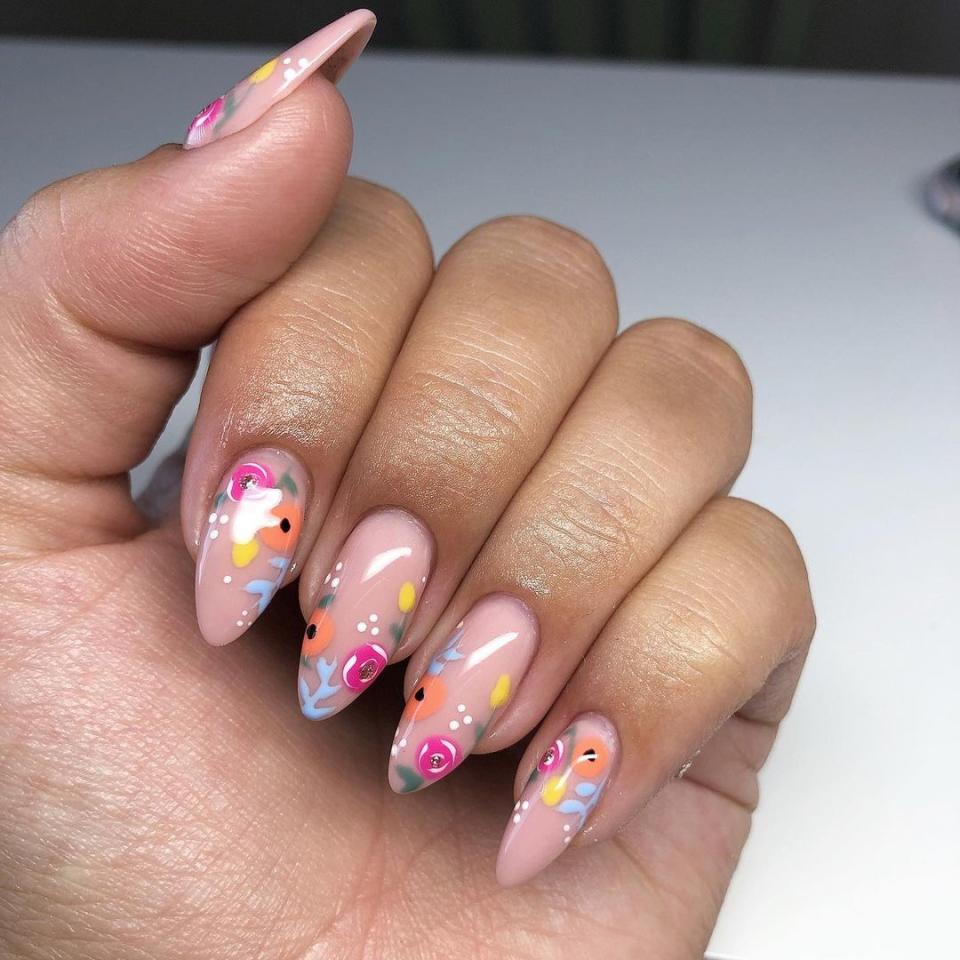 <h1 class="title">flower nail art bridesmaid nails.</h1><cite class="credit">[@thebeautiquebyelizabeth](https://www.instagram.com/thebeautiquebyelizabeth/){: target="_blank"}</cite>