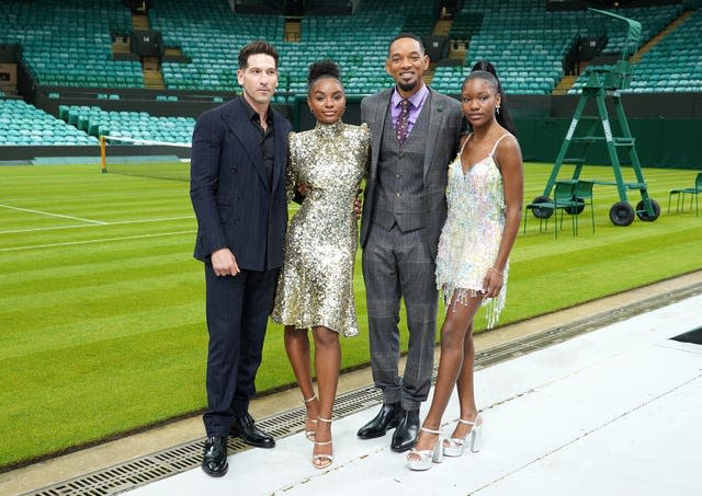 What's Serena, Venus doing with Will Smith? - Rediff.com