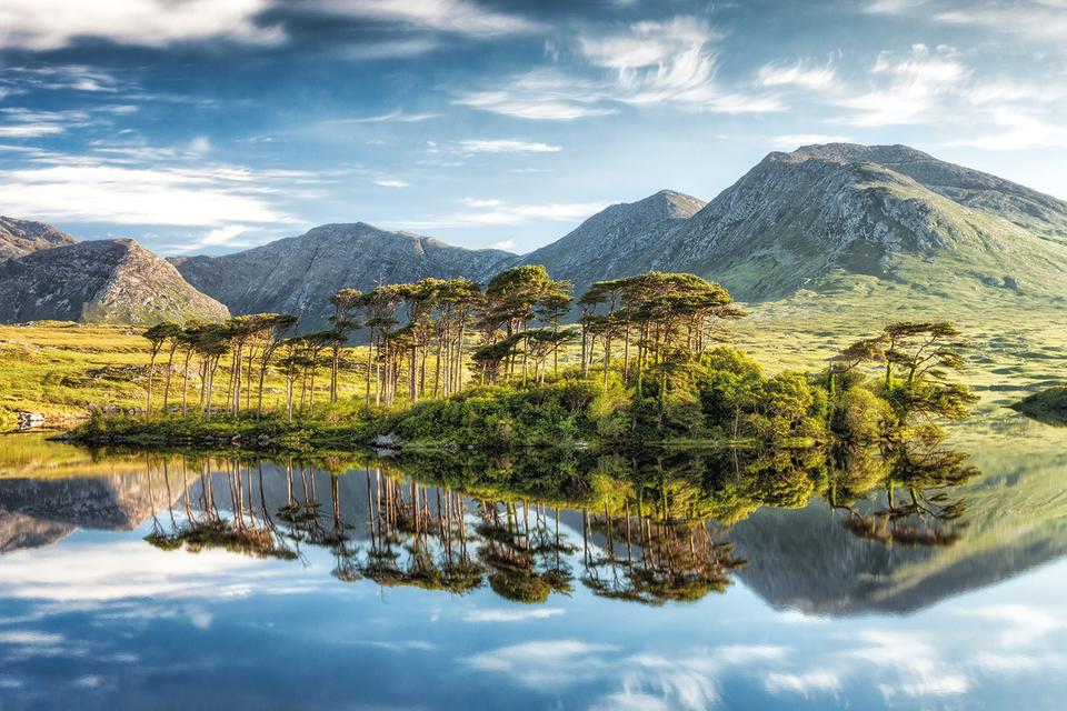 <p>This doesn’t look like Ireland, does it? It’s easy for you and your car to hop on a ferry for this route along the coast of rocky cliffs and green pastures [Photo: Lonely Planet] </p>