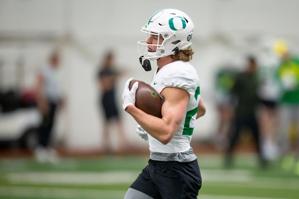 Oregon wide receiver Chase Cota (23) works out with the Ducks Thursday, April 14, 2022, during practice at the Moshofsky Center in Eugene. 