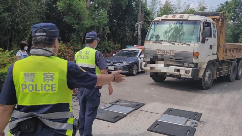 出動「活動地磅站」　警強力取締超載車輛