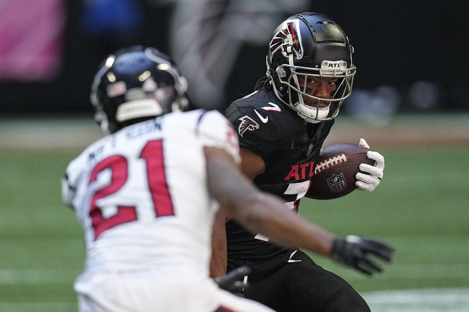 Atlanta Falcons running back Bijan Robinson (7) runs the ball against Houston Texans cornerback Steven Nelson (21) in the first half of an NFL football game in Atlanta, Sunday, Oct. 8, 2023. (AP Photo/Mike Stewart)