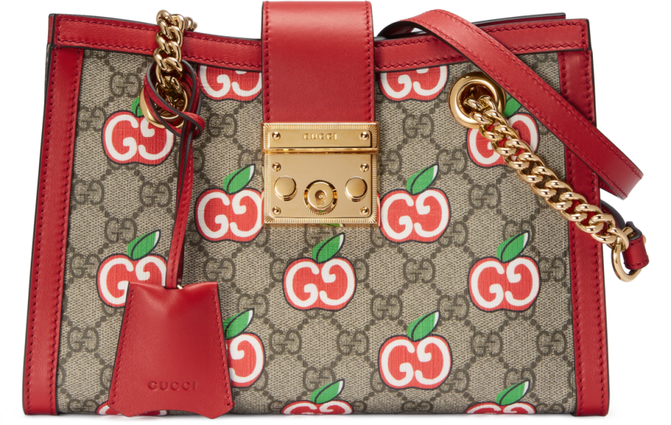 GUCCI Padlock蘋果印花鍊帶包。NT$61,200。（GUCCI提供）