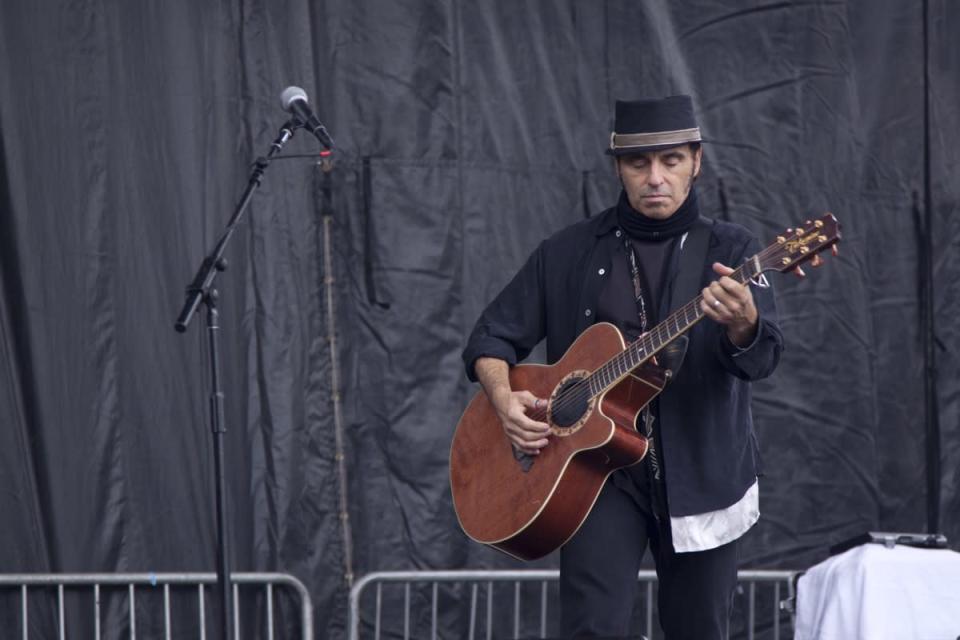 Guitarist Nils Lofgren performs at the Union County Music Fest.