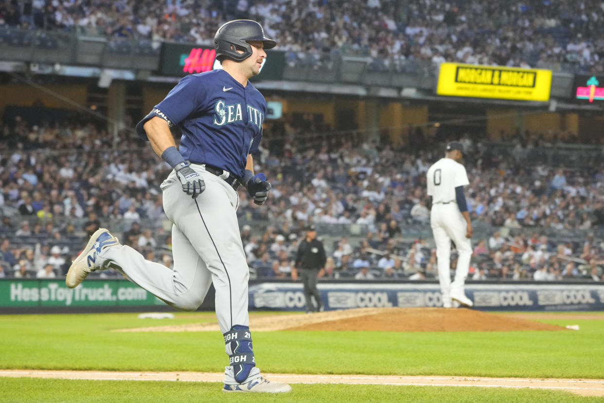 Jun 22, 2023; Bronx, New York, USA;  Seattle Mariners catcher Cal Raleigh (29) rounds the bases after hitting a home run against the New York Yankees during the fourth inning at Yankee Stadium. Mandatory Credit: Gregory Fisher-USA TODAY Sports