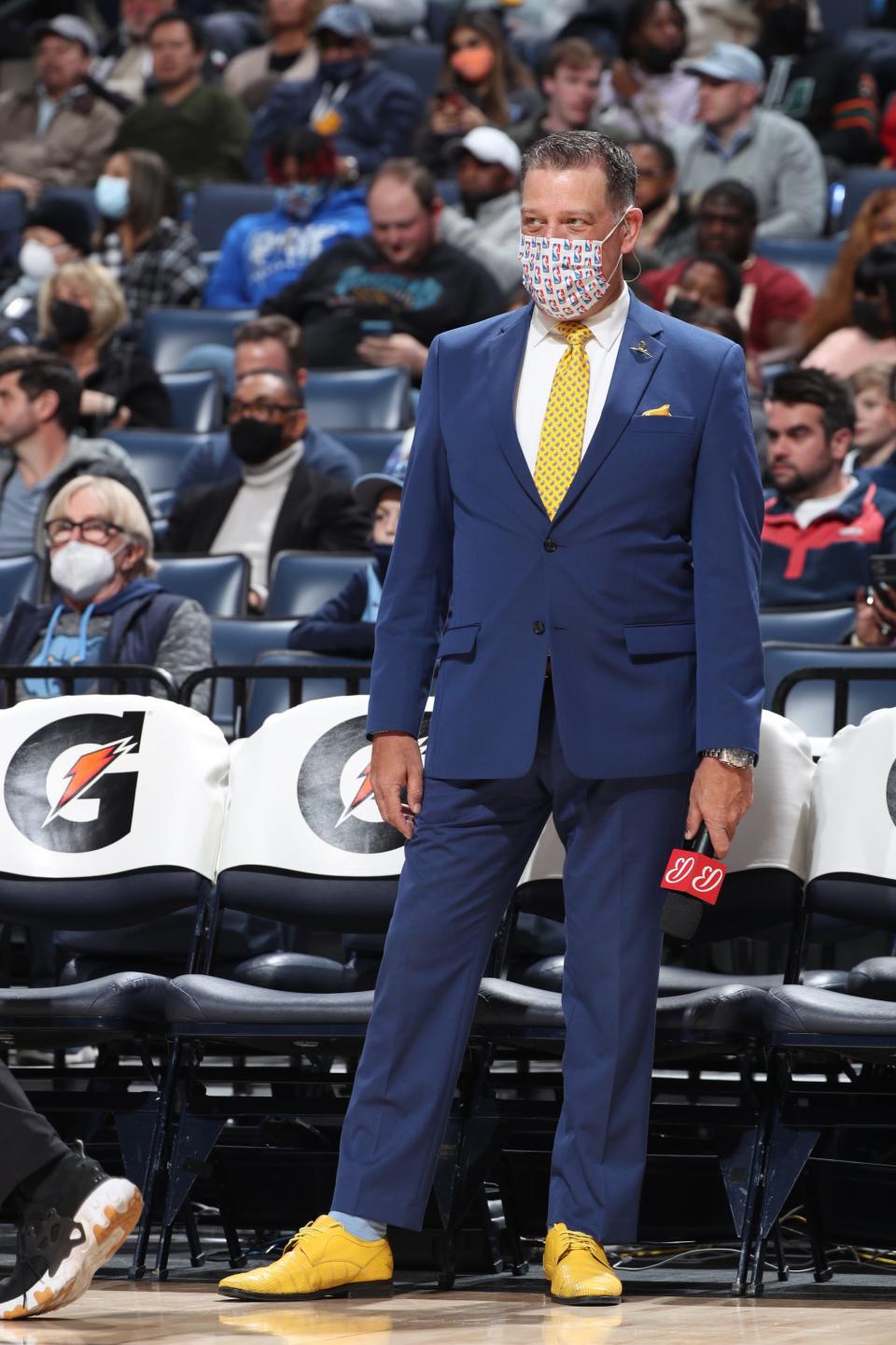 Rob Fischer on the Memphis Grizzlies sideline.