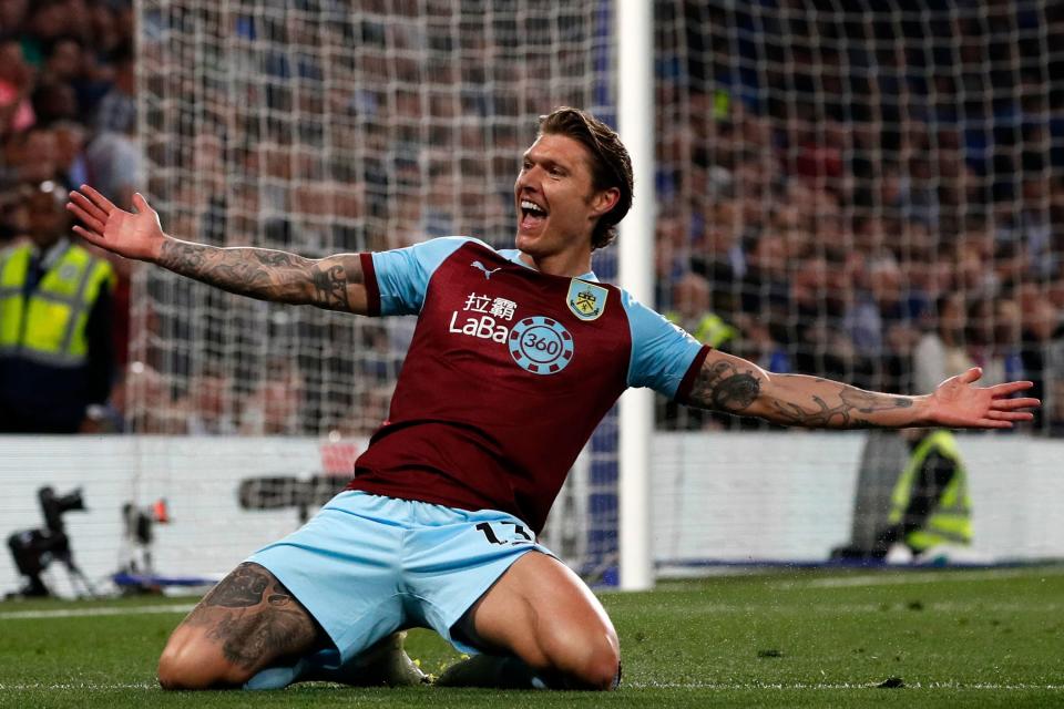 Burnley's Irish midfielder Jeff Hendrick celebrates after scoring the opening goal of the English Premier League football match between Chelsea and Burnley at Stamford Bridge in London on April 22, 2019. (Photo by Adrian DENNIS / AFP) / RESTRICTED TO EDITORIAL USE. No use with unauthorized audio, video, data, fixture lists, club/league logos or 'live' services. Online in-match use limited to 120 images. An additional 40 images may be used in extra time. No video emulation. Social media in-match use limited to 120 images. An additional 40 images may be used in extra time. No use in betting publications, games or single club/league/player publications. /         (Photo credit should read ADRIAN DENNIS/AFP/Getty Images)