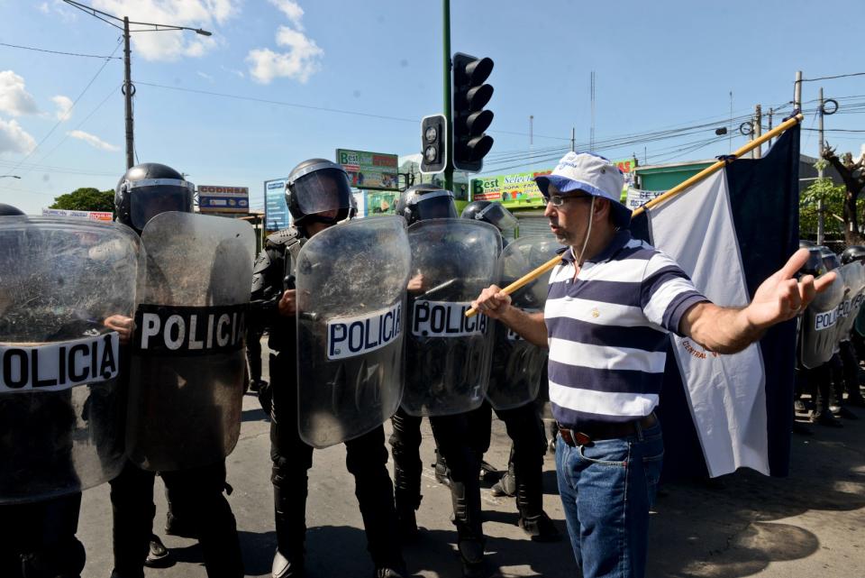 2015年10月27日，尼加拉瓜民眾抗議修築運河。美聯社