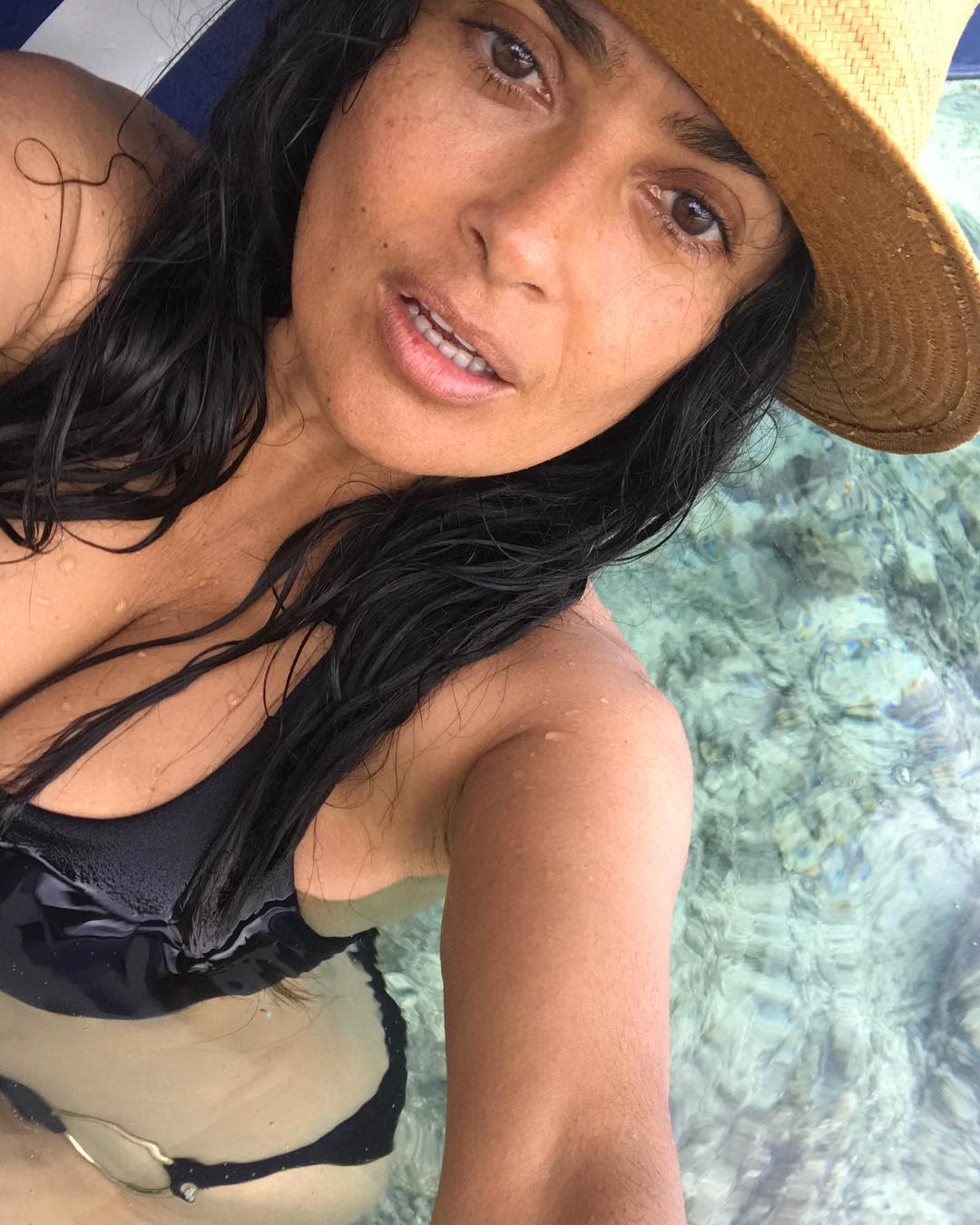 Salma Hayek anda de paseo por Bora Bora. Foto: Salma Hayek/Instagram