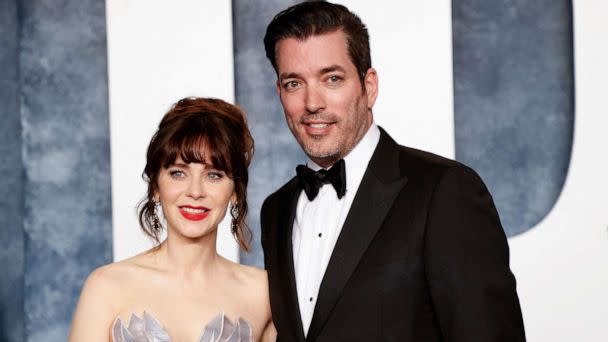 PHOTO: Zooey Deschanel and Jonathan Scott attend the Vanity Fair 95th Oscars Party in Beverly Hills, Calif., Mar. 12, 2023. (Michael Tran/AFP via Getty Images)