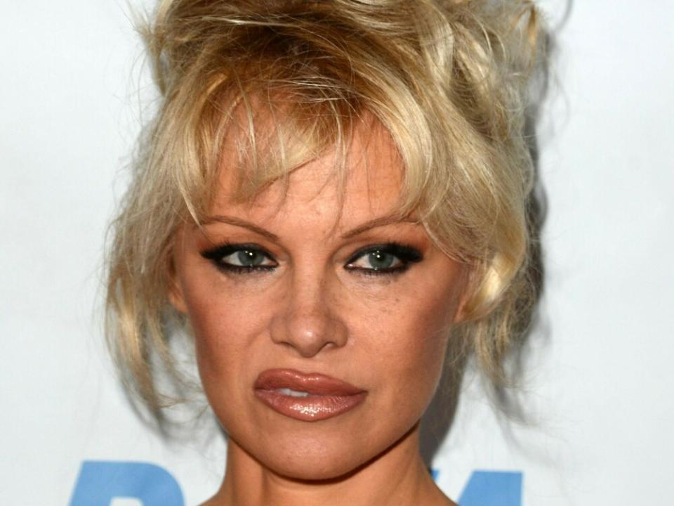 Pamela Anderson hat sich von Instagram und Co verabschiedet. (Bild: s_bukley/Shutterstock.com)