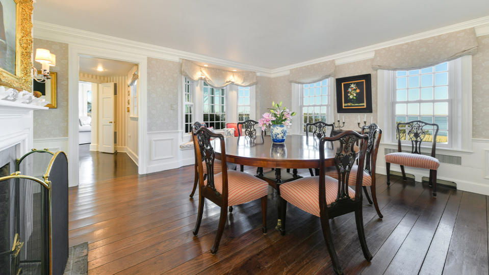 A quaint, sun-filled dining area