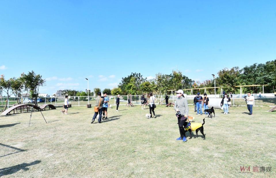 ▲彰化縣政府與溪湖鎮公所攜手合作，打造溪湖中央公園寵物園區，將成為人們聚集、互動，以及與毛小孩共享美好時光的理想場所。（圖／記者陳雅芳攝）