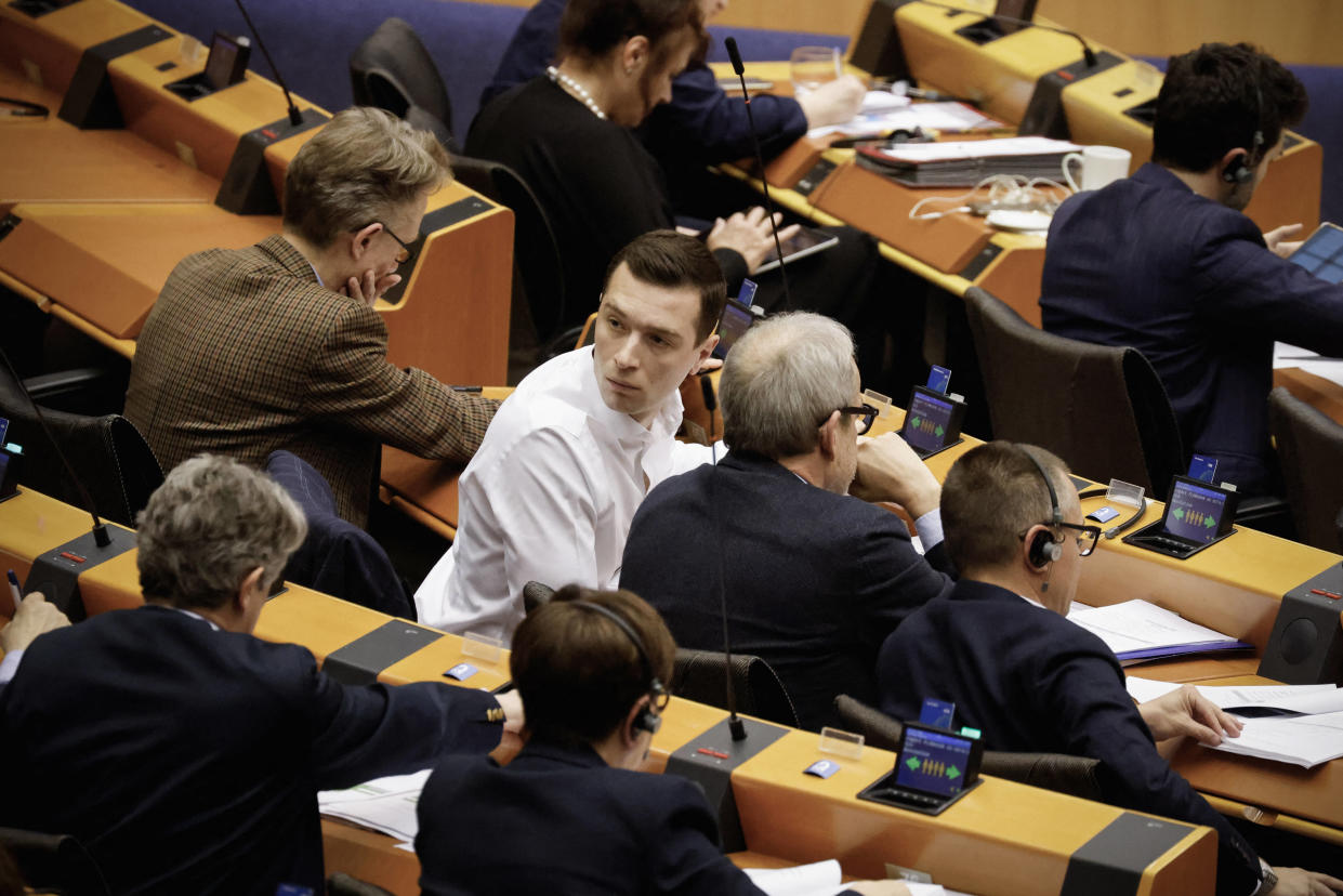 Jordan Bardella photographié au Parlement européen, à Bruxelles, le 11 avril (illustration)