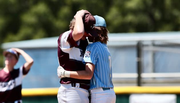 Players from Texas East (left) and Oklahoma console each other. (Photo: Pat Carrigan/Little League Baseball and Softball)