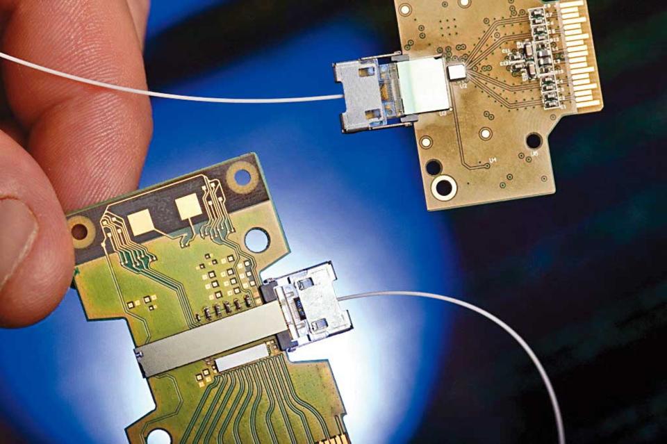 矽光子被視為取代現行晶片間訊號傳輸技術的下一個明日之星。（INTEL提供）