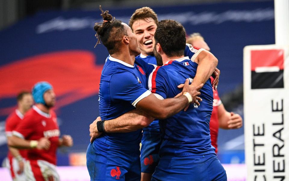 France's flanker Charles Ollivon (R) celebrates with wing Teddy Thomas (L) and scrum-half Antoine Dupont after scoring a try - AFP