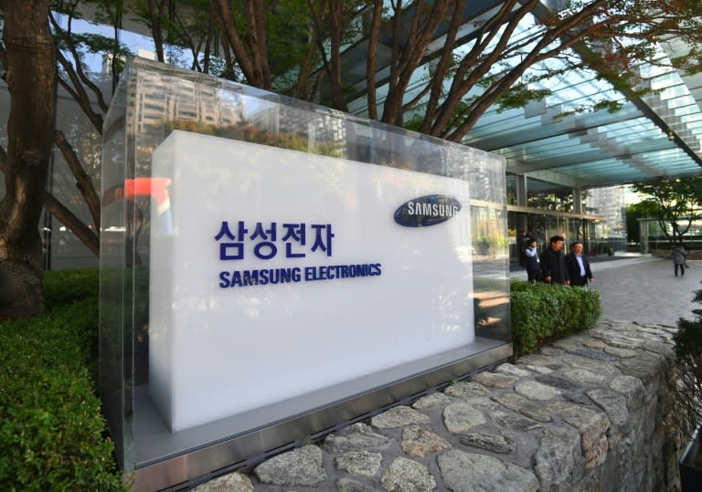 Samsung Electronics is to pay compensation of up to 150 million won ($133,000) to each worker who developed cancer through working at its semiconductor factories