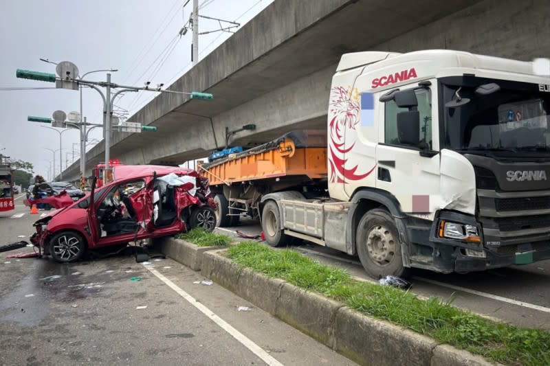 <cite>范姓、黎姓移工和楊姓台籍員工皆宣告不治，林男目前仍在與死神拔河。（圖／翻攝自記者爆料網）</cite>