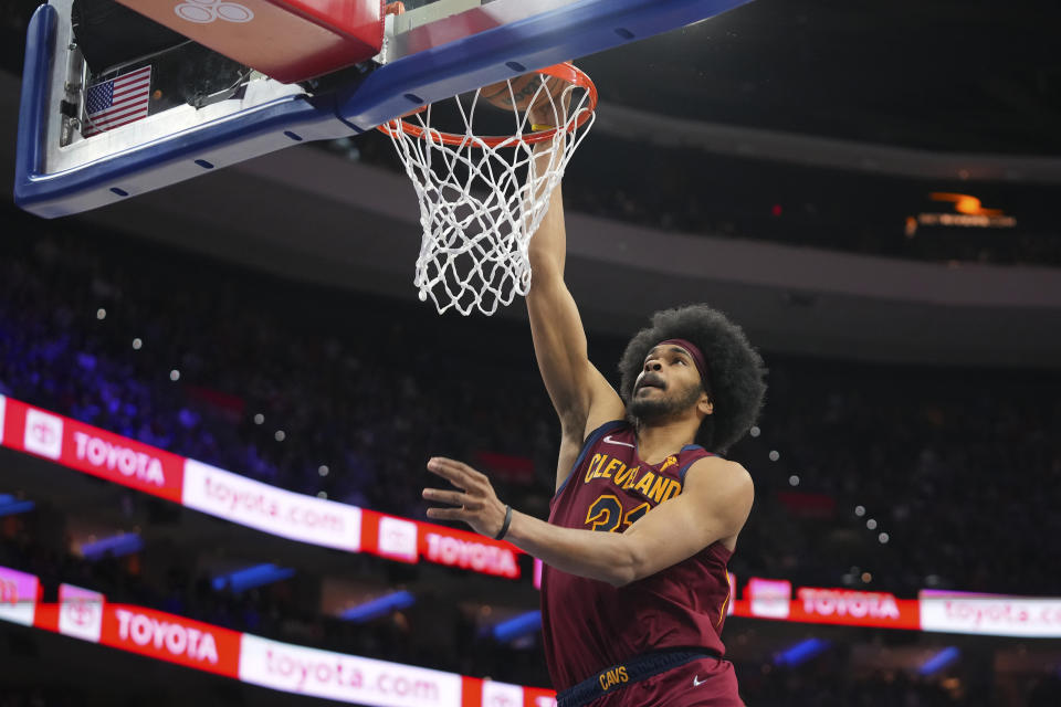 PHILADELPHIA, PA - MARCH 04: Jarrett Allen #31 of the Cleveland Cavaliers dunks the ball against the Philadelphia 76ers at the Wells Fargo Center on March 4, 2022 in Philadelphia, Pennsylvania. The 76ers defeated the Cavaliers 125-119. NOTE TO USER: User expressly acknowledges and agrees that, by downloading and or using this photograph, User is consenting to the terms and conditions of the Getty Images License Agreement. (Photo by Mitchell Leff/Getty Images)