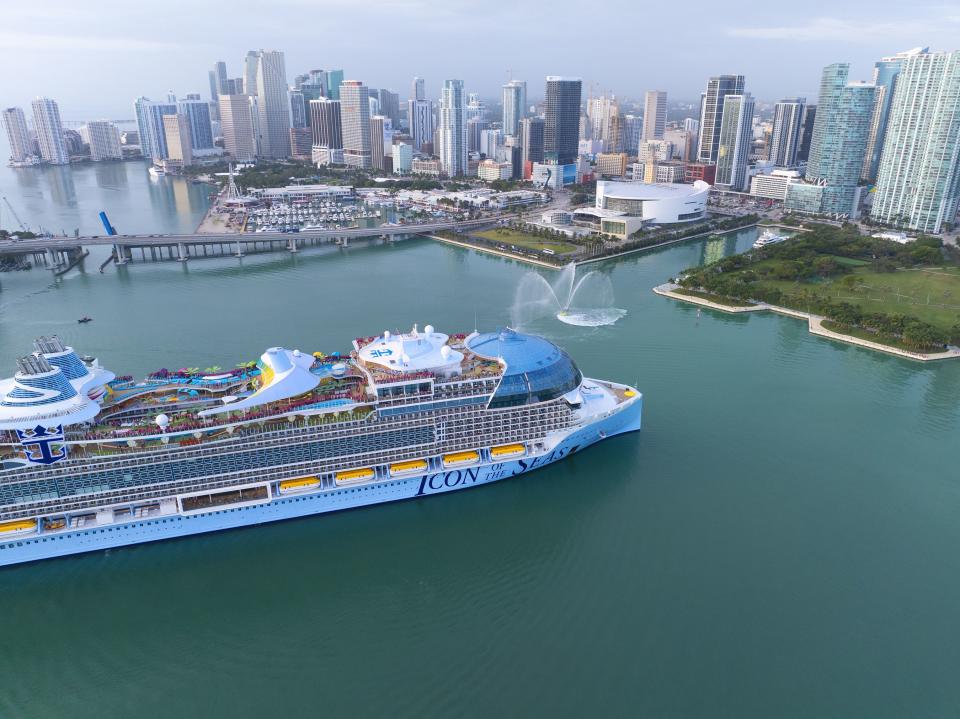 World's largest cruise ship arrives in Florida.