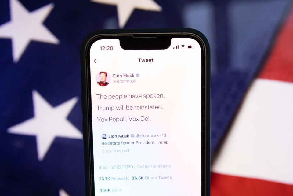 „Volkes Stimme ist Gottes Stimme“: Elon Musk bringt nach einer Umfrage das Twitter-Profil von Donald Trump zurück. - Copyright: Picture Alliance/dpa