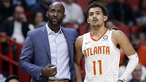 老鷹總教練、也是奧運代表隊教練團一員的Lloyd Pierce，不意外子弟兵Trae Young沒能入選奧運大名單。（圖／翻攝自推特）