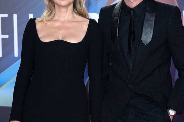 <p>Virginie Efira et Niels Schneider le 16 octobre 2021 à Londres.</p>