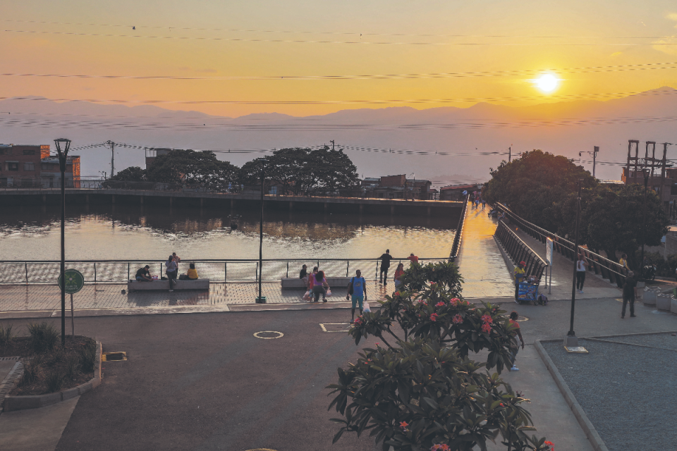 A sunset over a recreational space in Comuna 3 within the city of Medellin, Colombia (Photo: Omar Portella)