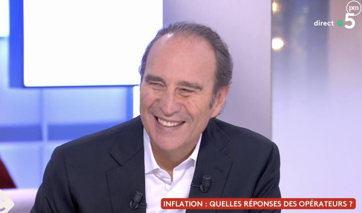 "Merci de votre présence en toute indépendance" : Anne-Elisabeth Lemoine reçoit Xavier Niel dans "C à vous" sur France 5 - France 5