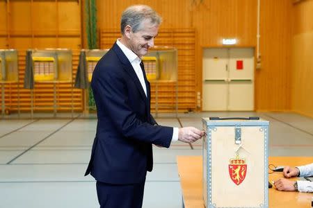 Norway's Labour Party leader Jonas Gahr Store casts his vote to the Norwegian parliamentary election in Oslo, Norway September 10, 2017. NTB scanpix/Terje Pedersen/via REUTERS