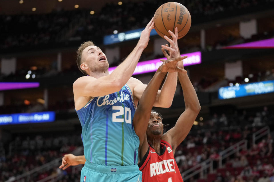 Houston Rockets forward Danuel House Jr., right, and Charlotte Hornets forward Gordon Hayward (20) grab a loose ball during the first half of an NBA basketball game, Saturday, Nov. 27, 2021, in Houston. (AP Photo/Eric Christian Smith)