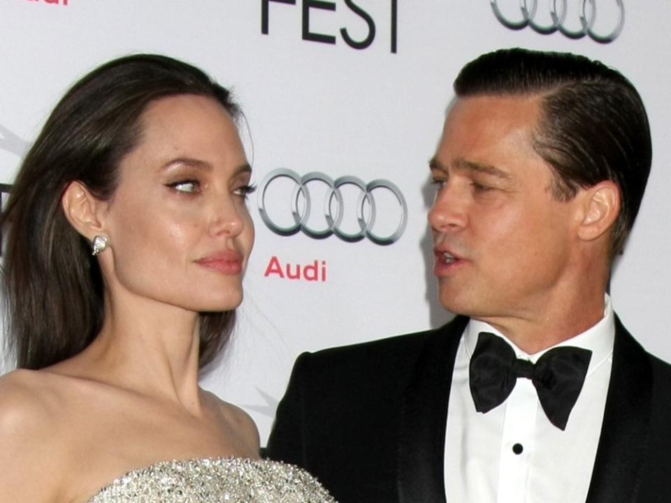 Angelina Jolie und Brad Pitt streiten noch immer erbittert vor Gericht. (Bild: Kathy Hutchins/Shutterstock.com)