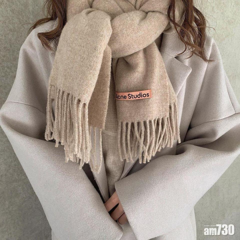 頸巾打法｜米蘭式被日本女生喻為2020年最流行的綁法。(Instagram@ __na_73)