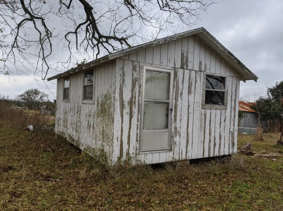 Die Hütte war in keinem guten Zustand vor der Renovierung. - Copyright: Katy Krebs