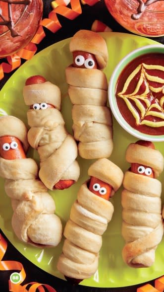The Mummy Dogs in the “Chuck E. Cheese and Friends Party Cookbook.”