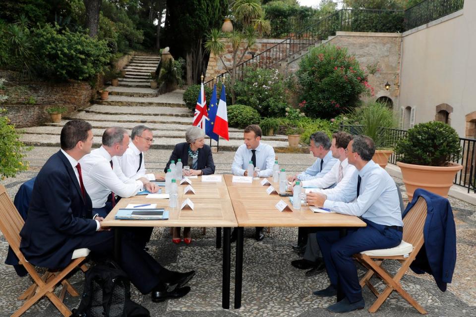 Olly Robbins, far left, accompanies Theresa May and the British delegation at Fort de Bregancon in Bornes-les-Mimosasm during Brexit negotiations with French president Emmanuel Macron, August 2018 (AP)