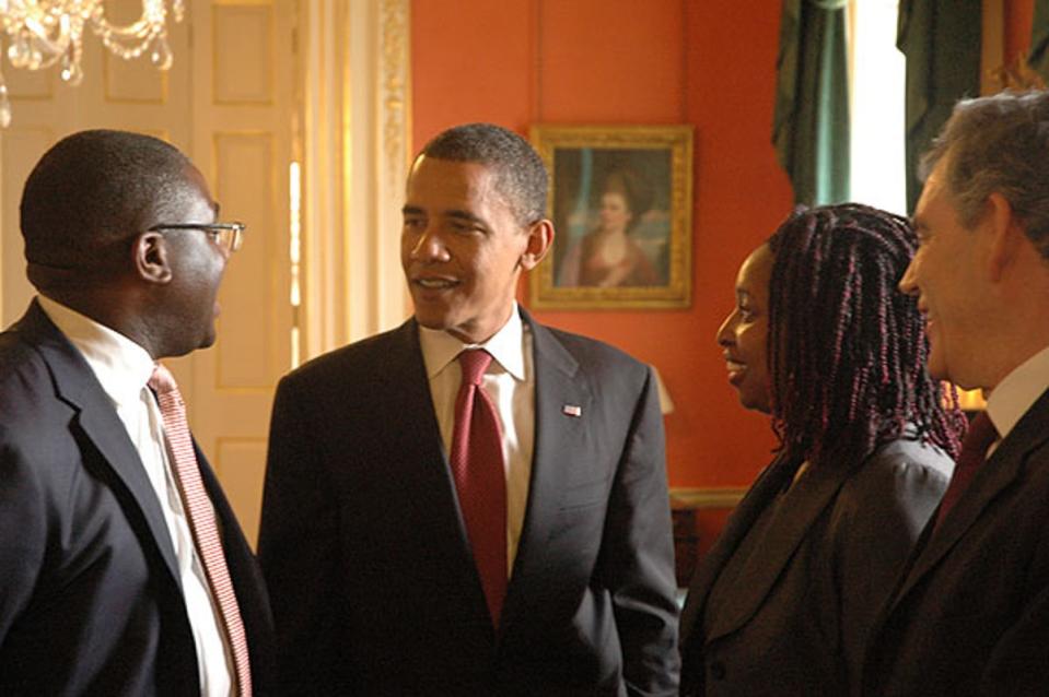 Barack Obama speaks to David Lammy MP and Dawn Butler MP inside No10 Downing Street (Crown Copyright)