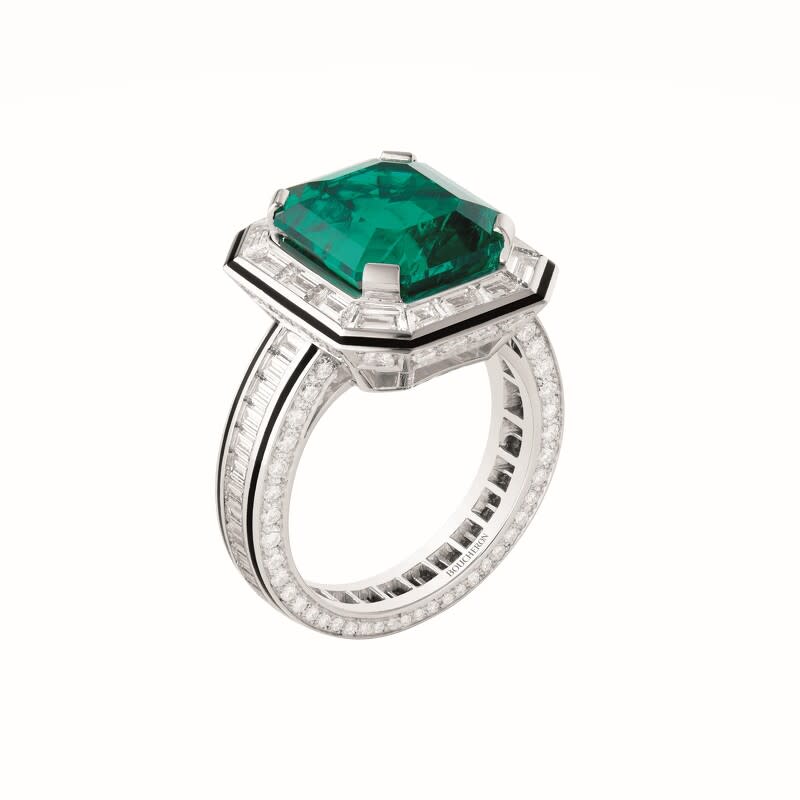 八角形車工輪廓的高級珠寶系列Lisere鑽石耳環與祖母綠戒指