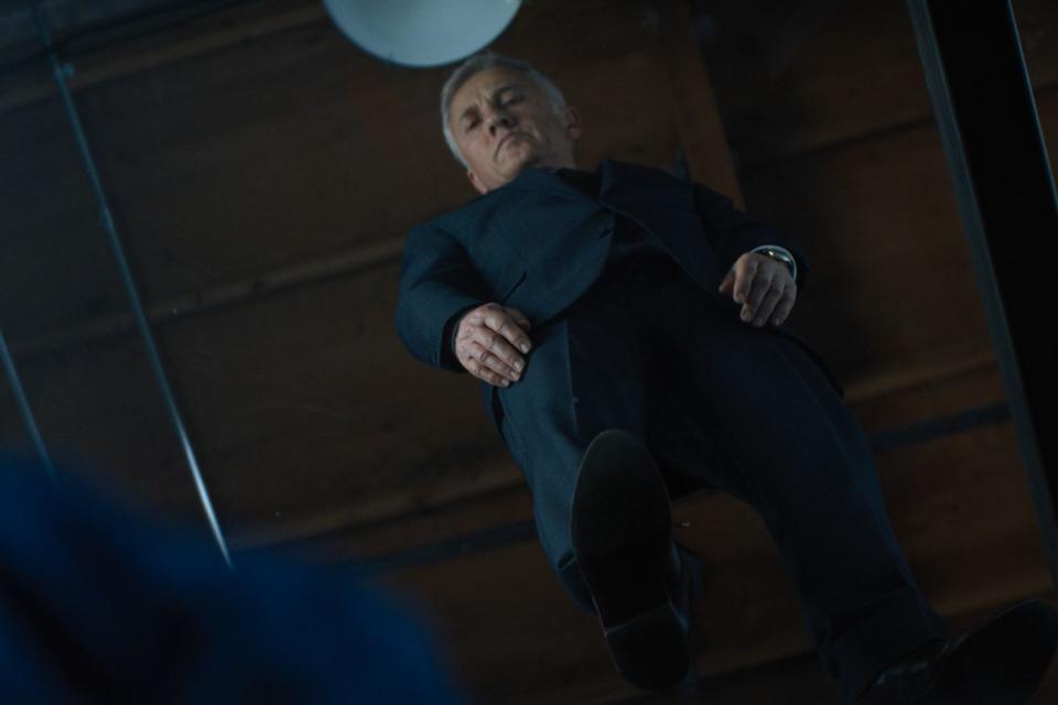 Regus Patoff (Christoph Waltz) greift ohne Rücksicht auf Verluste durch. (Bild: Courtesy of Prime Video)