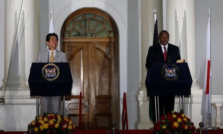 Japan's Prime Minister Shinzo Abe (L) and Kenya's President Uhuru Kenyatta attend a news conference following bilateral talks at State House in Kenya's capital Nairobi, August 28, 2016. REUTERS/Thomas Mukoya